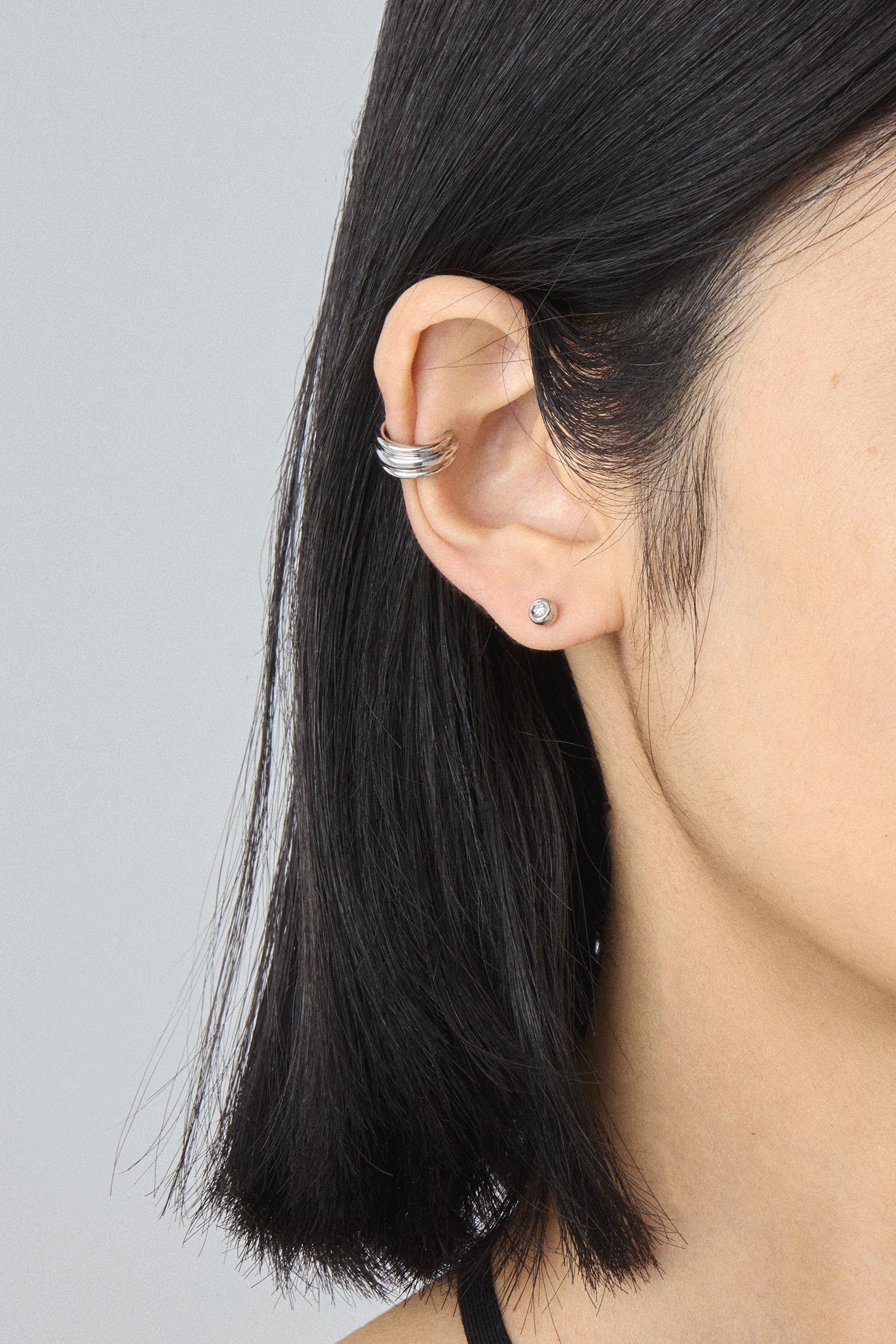 10K WHITE GOLD FLAT POTTERY VESSEL EAR CUFF