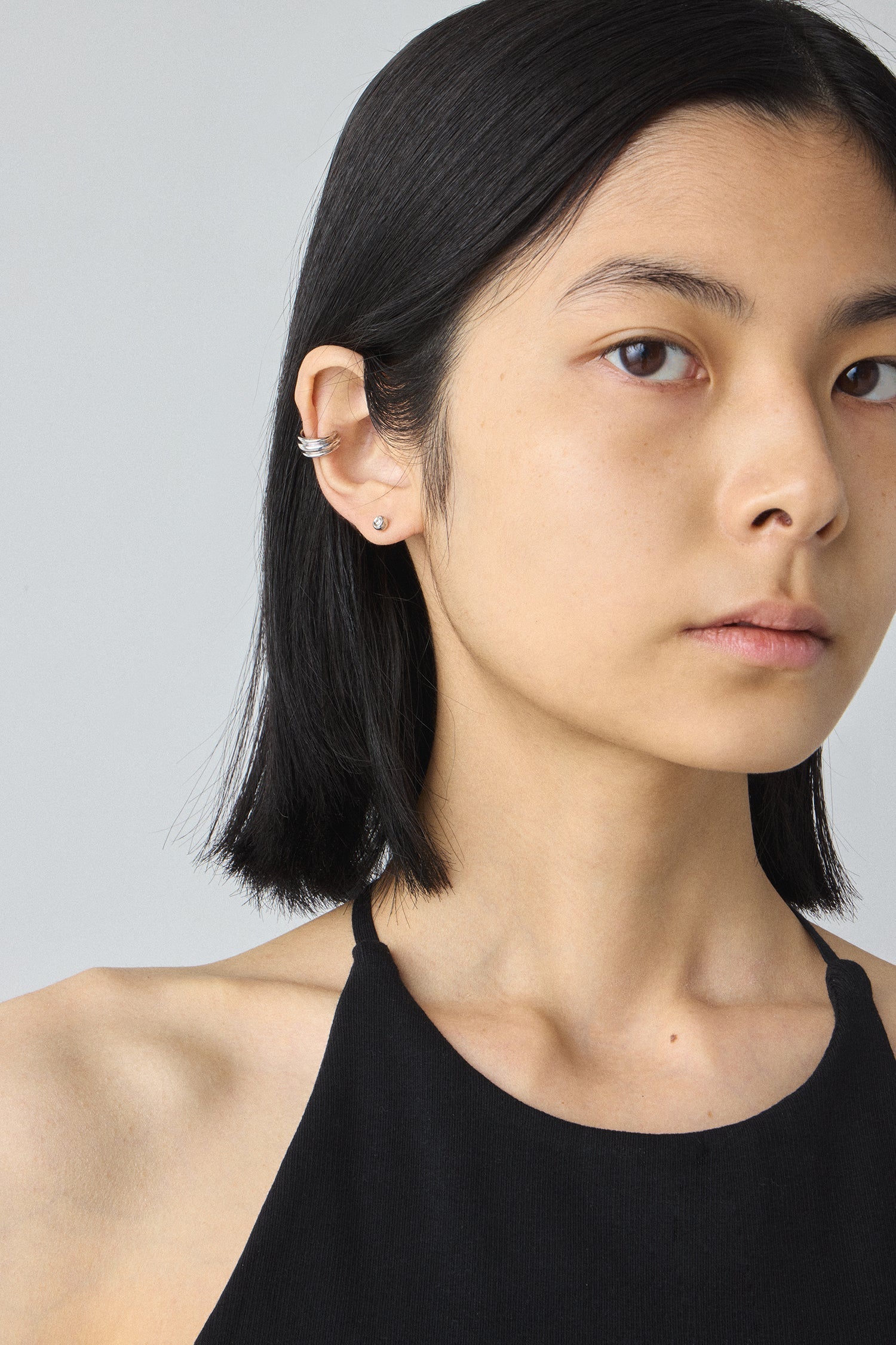 10K WHITE GOLD FLAT POTTERY VESSEL EAR CUFF