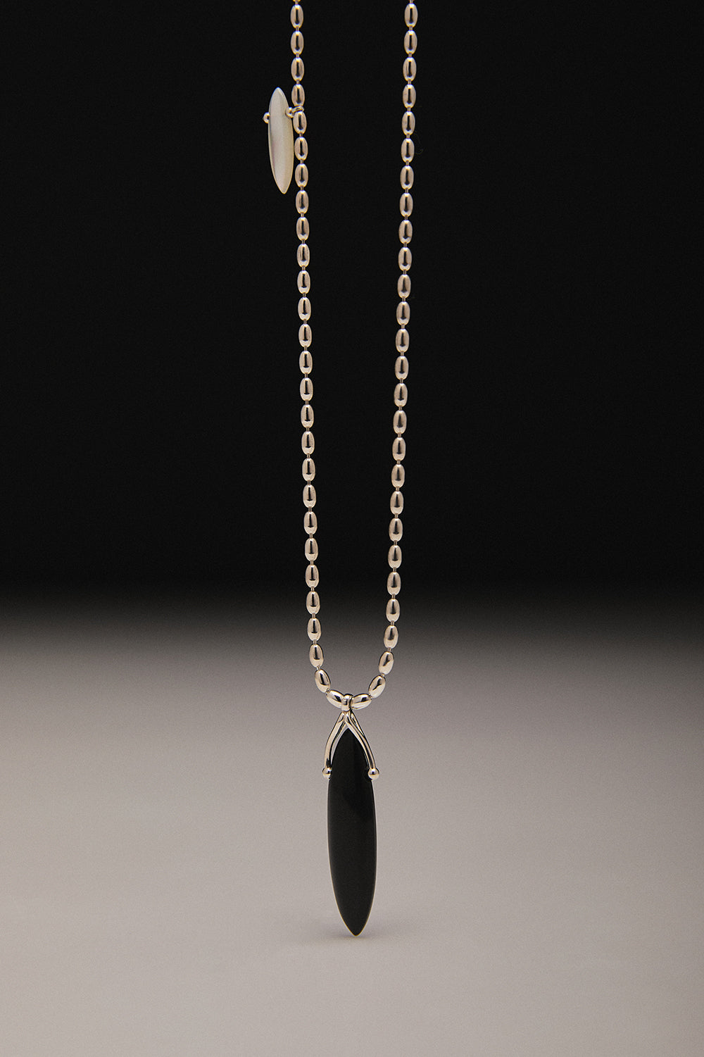 BOHO OVAL ONYX SHELL NECKLACE