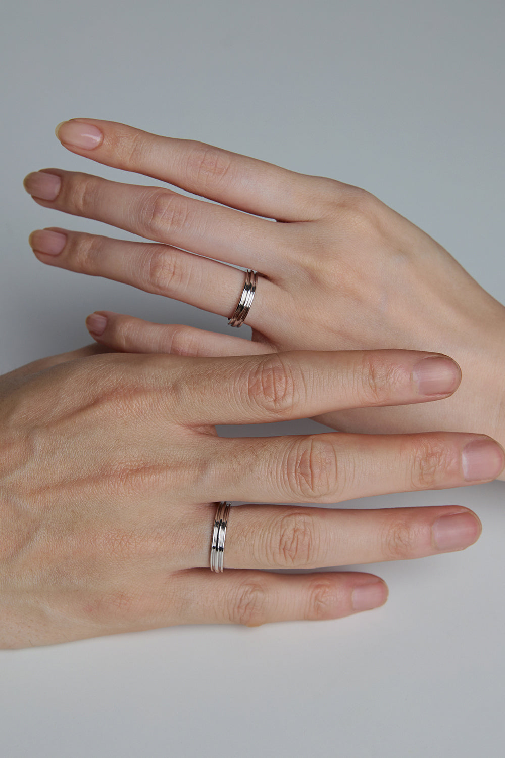 10K WHITE GOLD FLAT POTTERY VESSEL RING