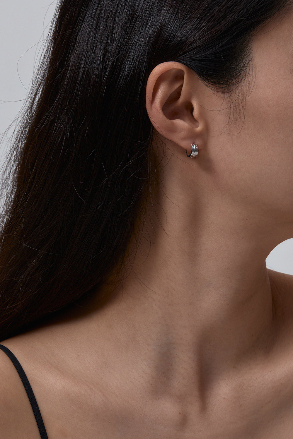 10K WHITE GOLD PETITE ROUNDED POTTERY VESSEL ONE-TOUCH EARRINGS