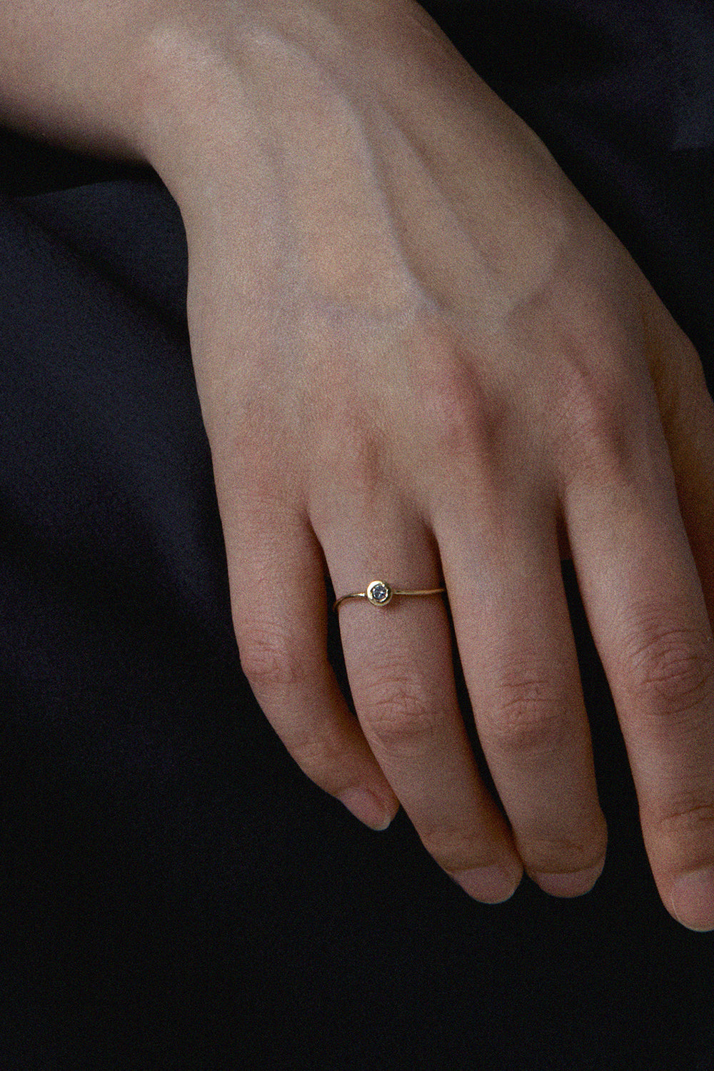 ルネサンス ウェービー メタリックグレー ダイヤモンドリング