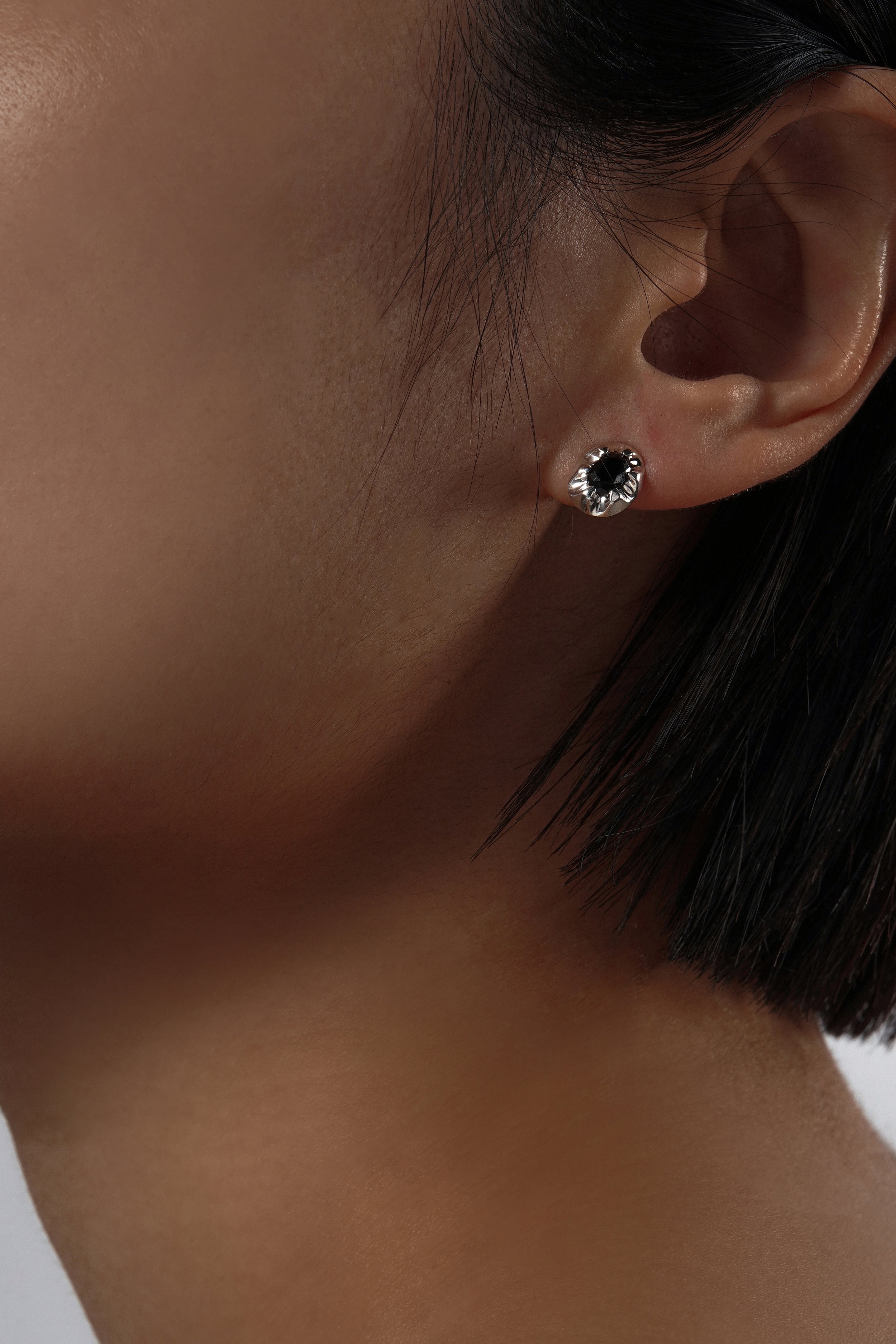 CLAW ONYX SILVER EARRINGS