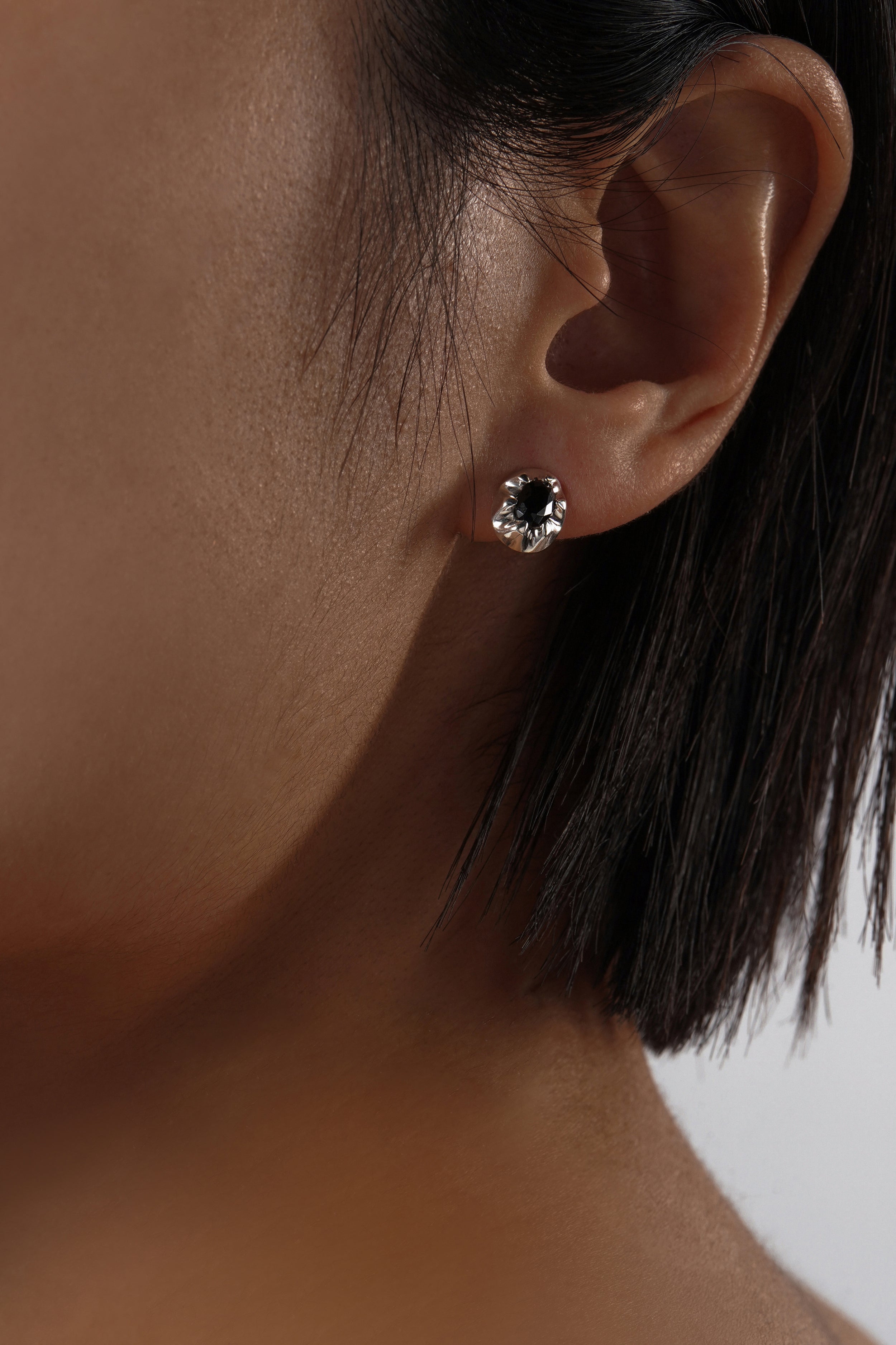 CLAW ONYX SILVER EARRINGS