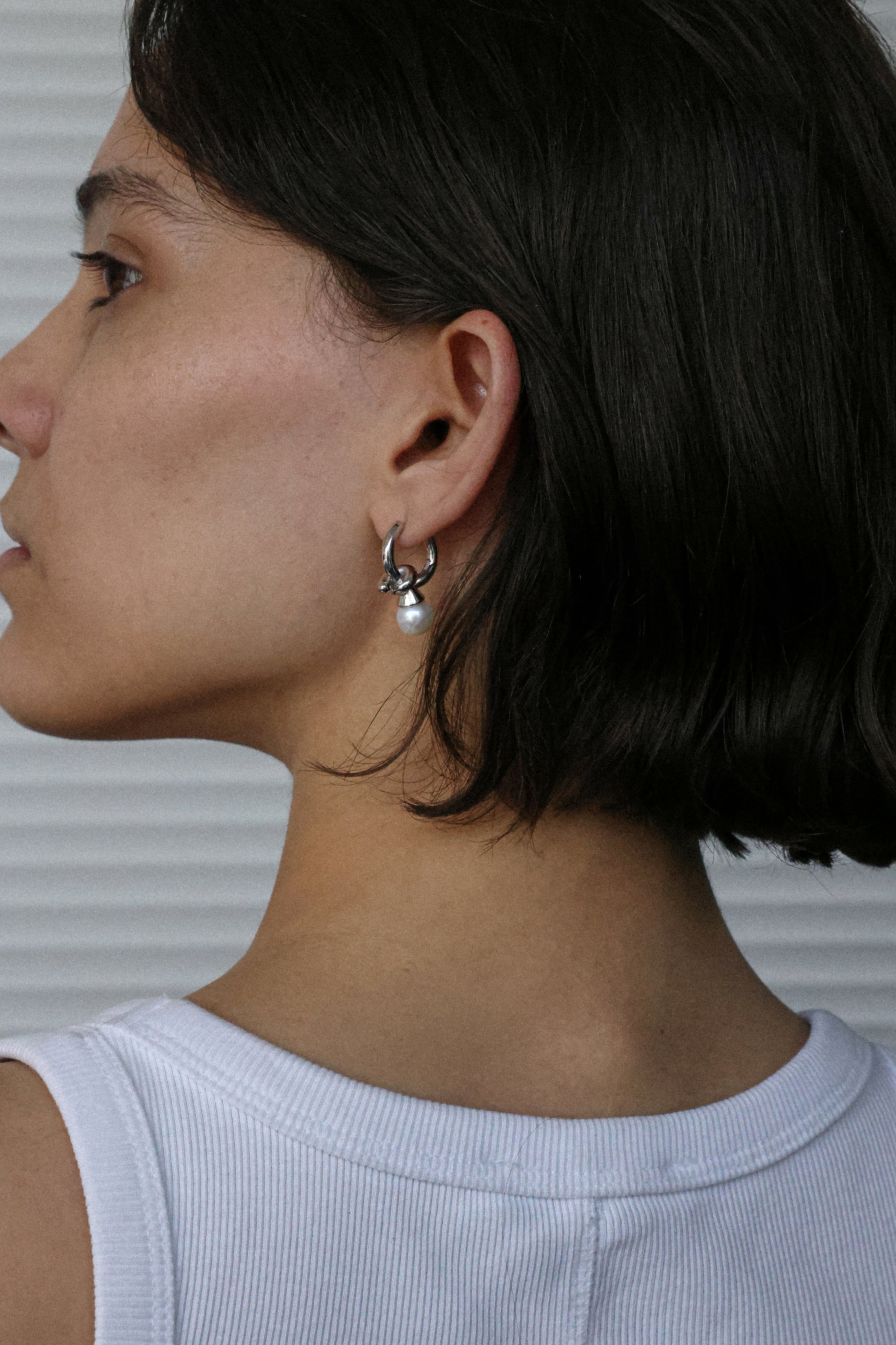 COLD WHITE PEARL SWIRL DROP EARRINGS