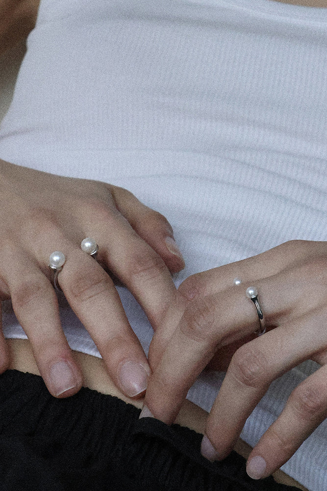 COLD WHITE 4mm DOUBLE PEARL OPEN RING