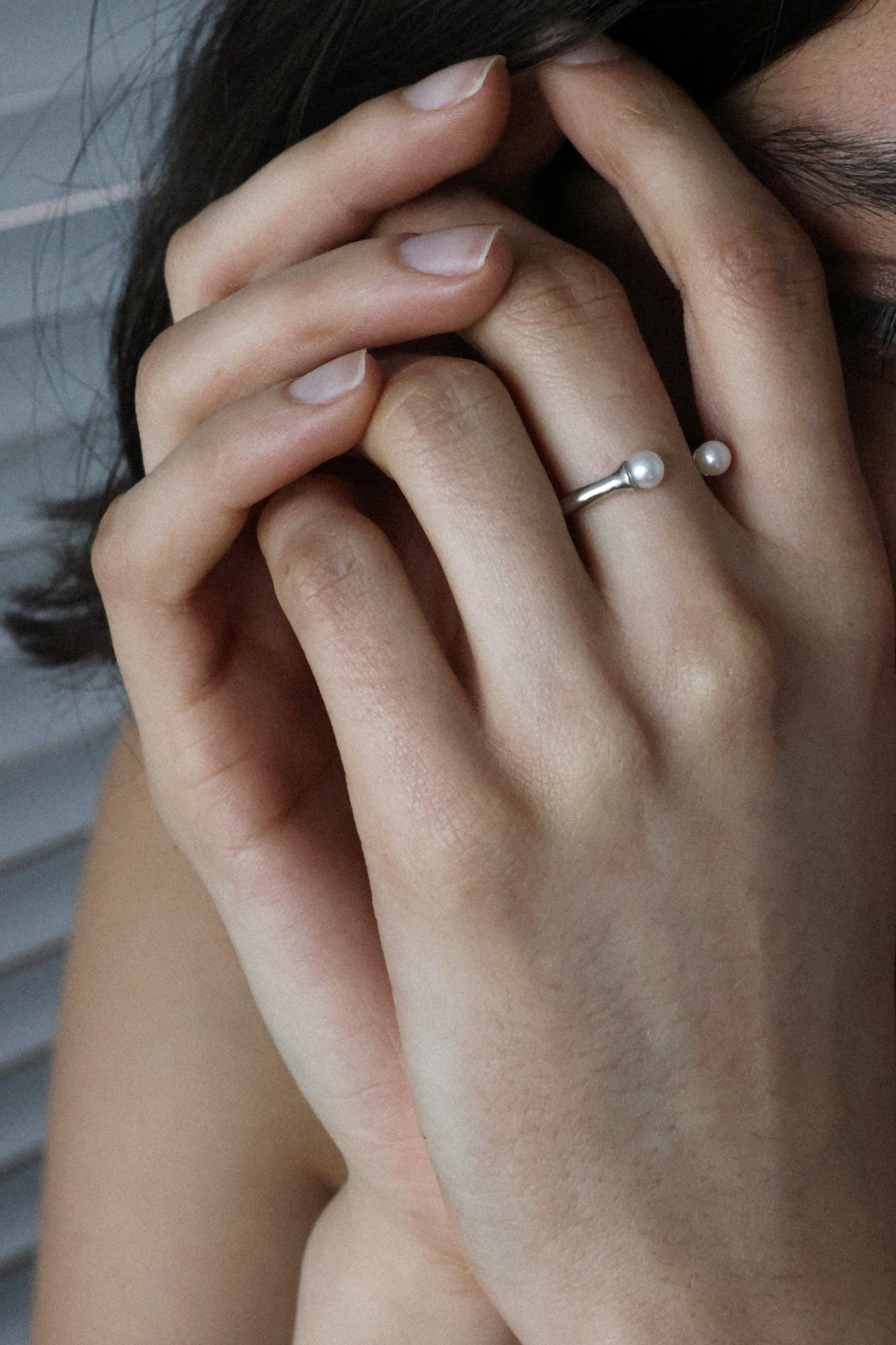 COLD WHITE 4mm DOUBLE PEARL OPEN RING