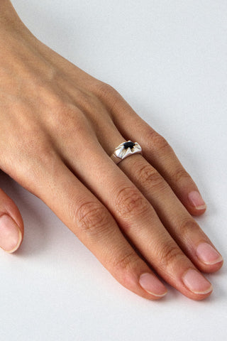 CLAW ONYX SILVER RING