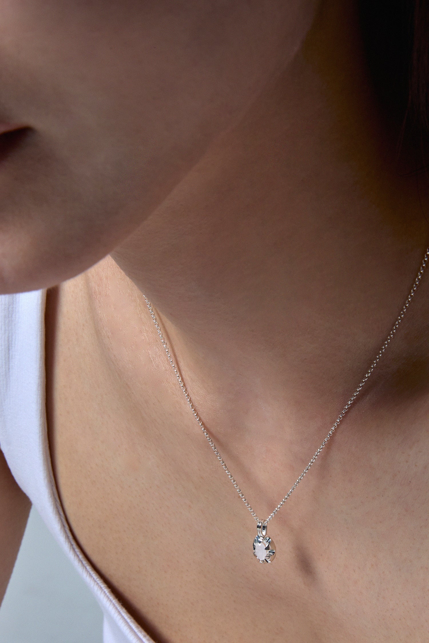 CLAW QUARTZ SILVER NECKLACE