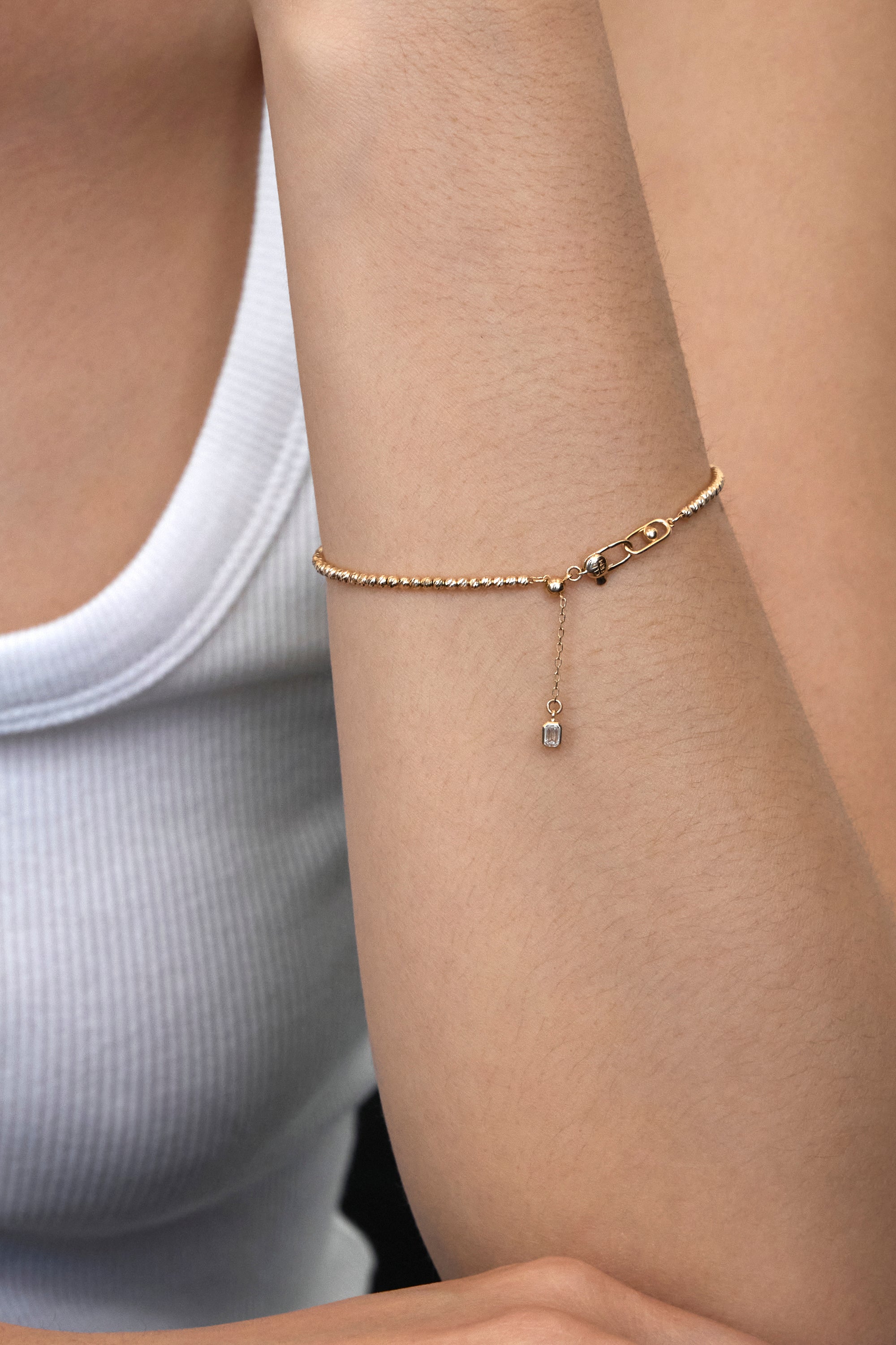 FACETED BALL CHAIN BRACELET IN GOLD