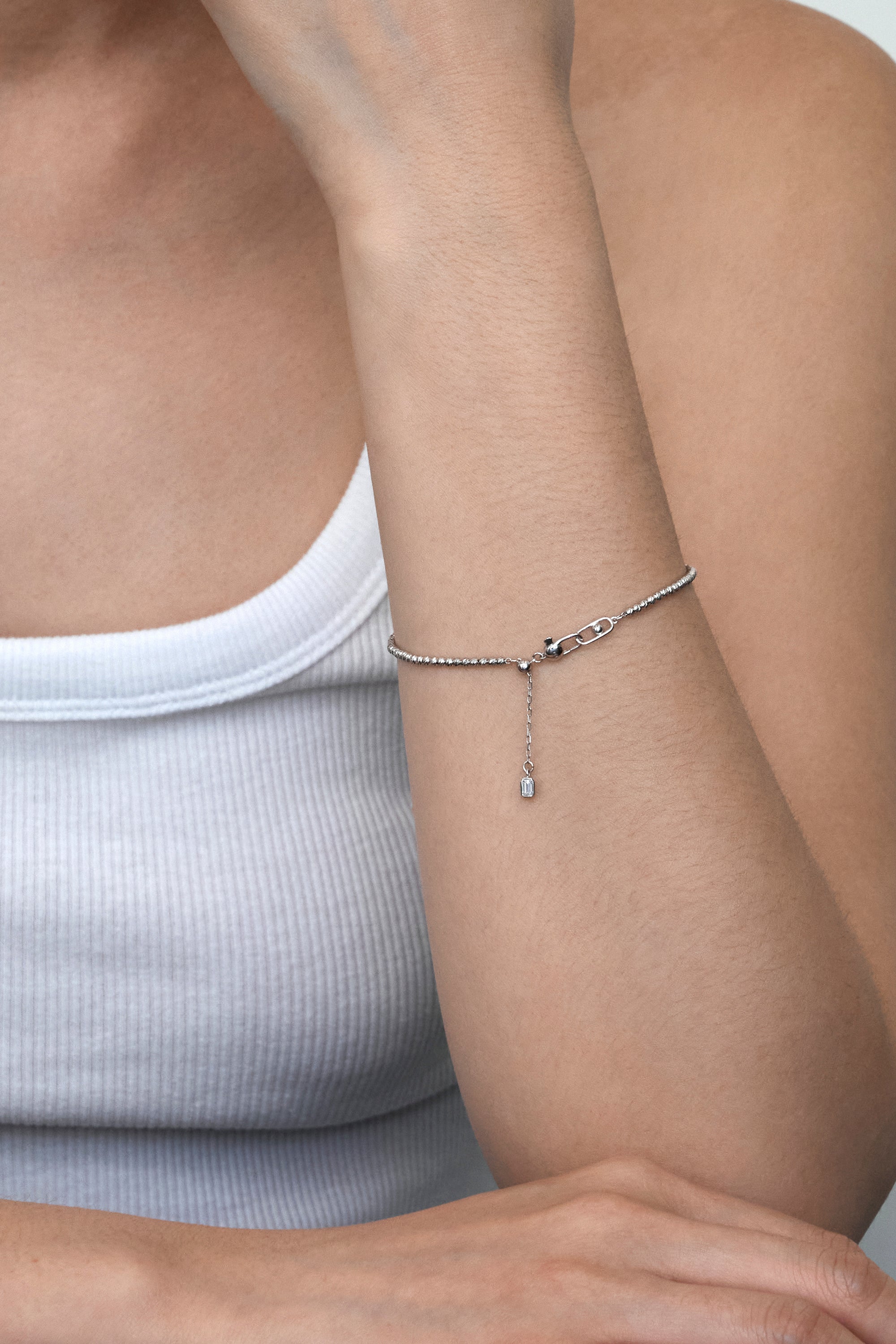 FACETED BALL CHAIN BRACELET IN WHITE GOLD