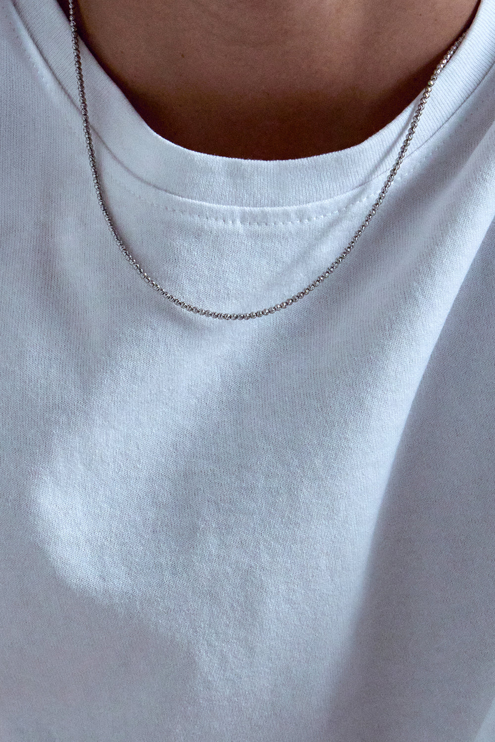 FACETED BALL CHAIN NECKLACE IN WHITE GOLD