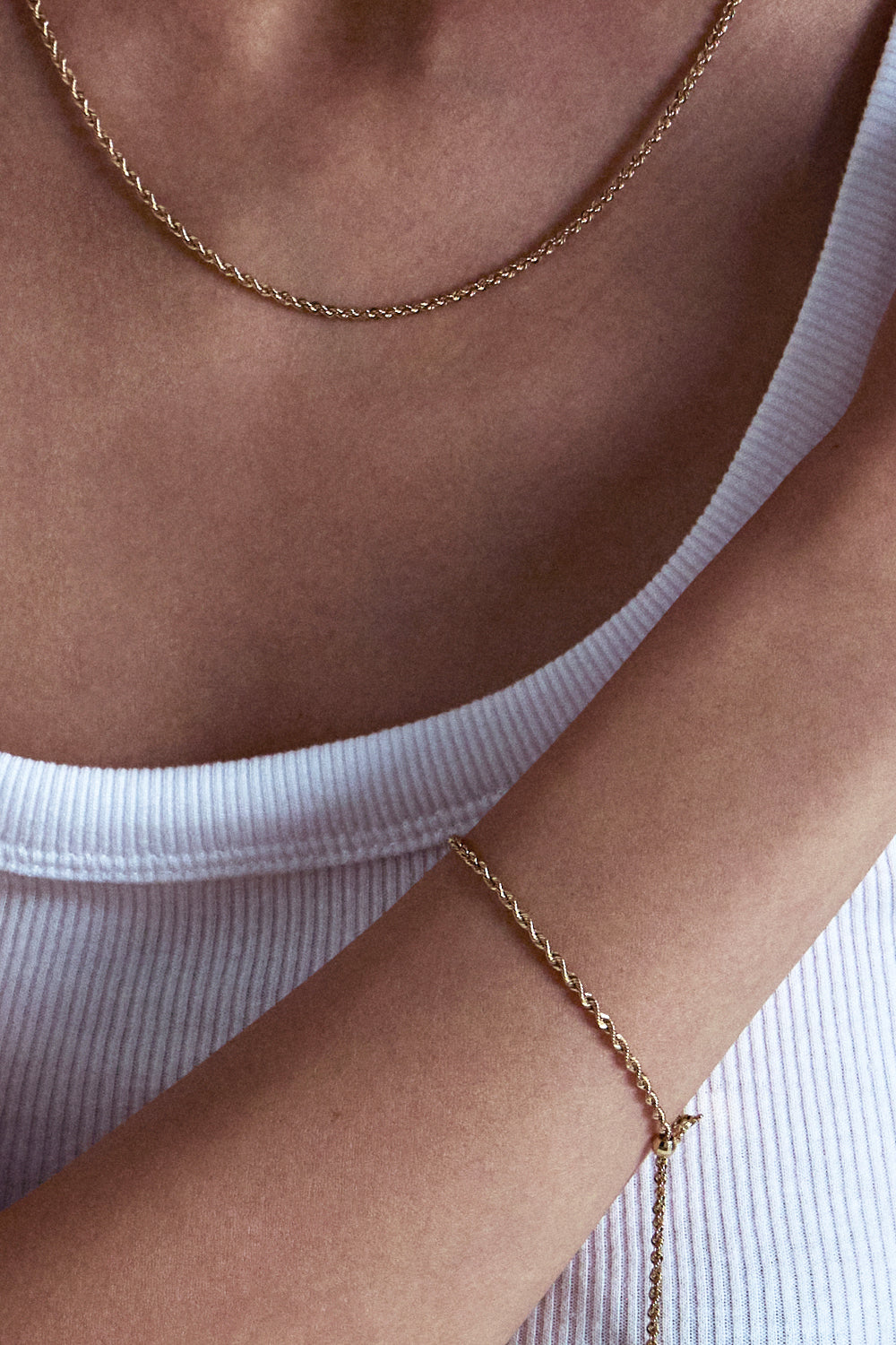 FREE LENGTH ROPE BRACELET IN GOLD