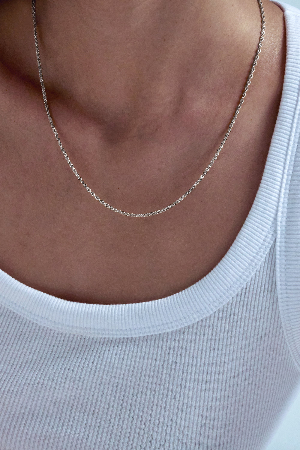 FREE LENGTH ROPE NECKLACE IN WHITE GOLD