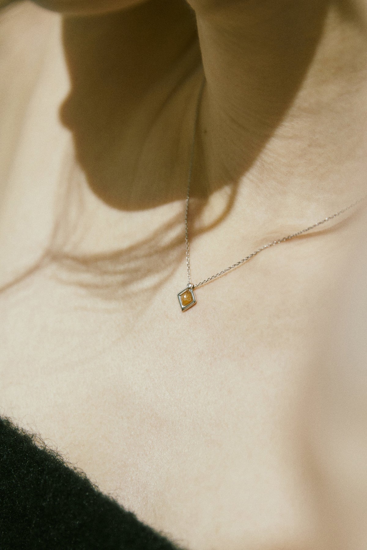 MINI ETERNAL ORANGE QUARTZ SILVER NECKLACE