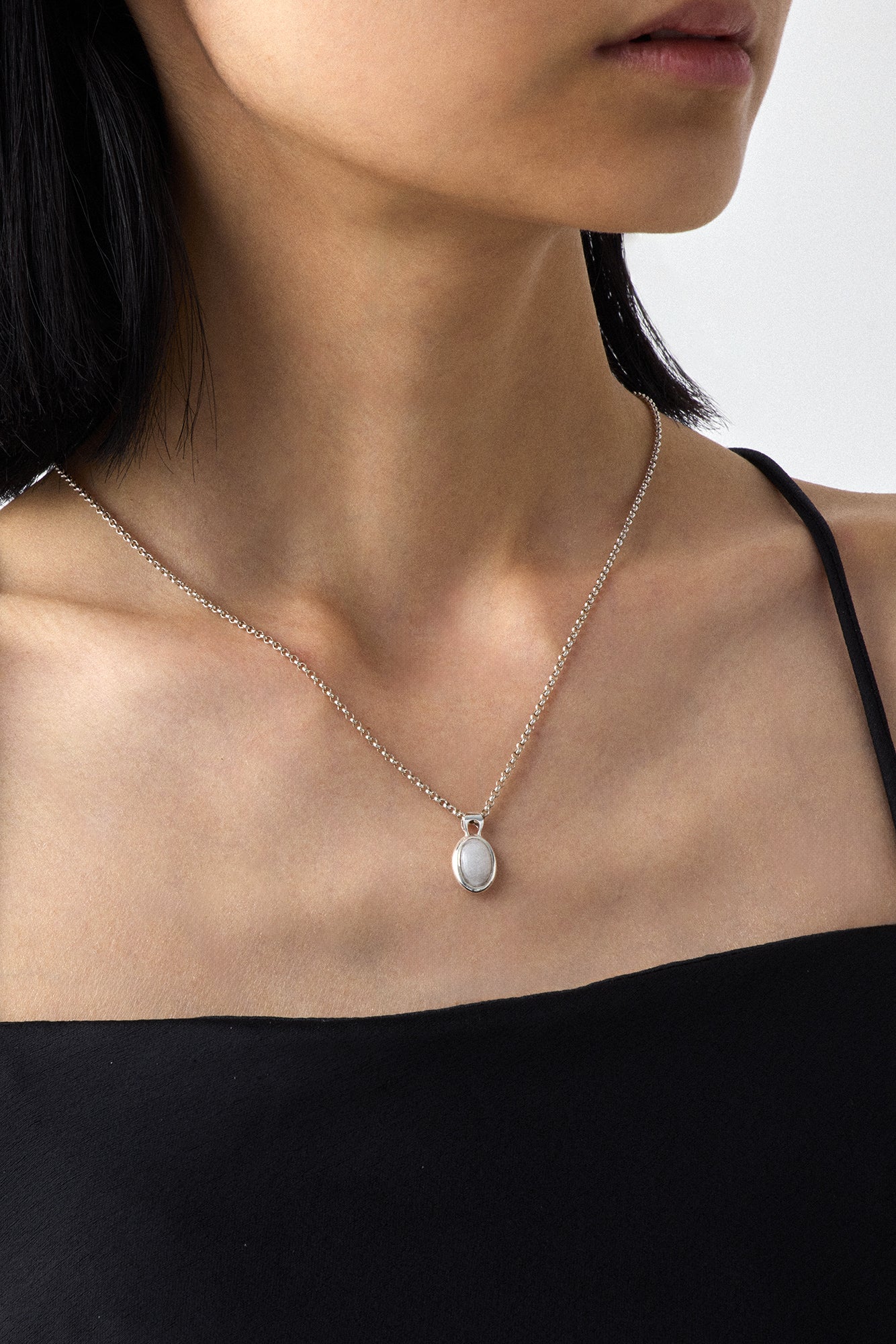 MOTHER'S WHITE QUARTZ NECKLACE