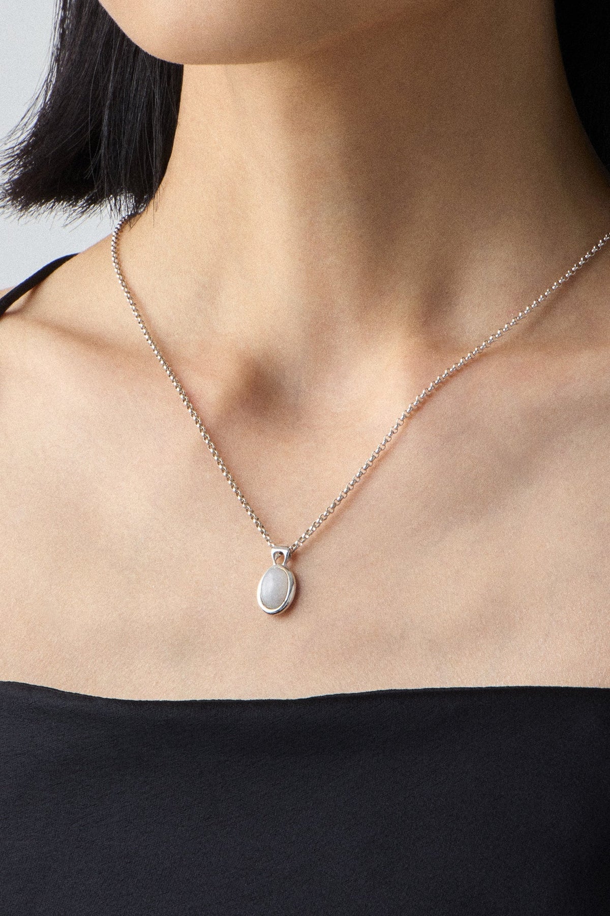 MOTHER'S WHITE QUARTZ NECKLACE