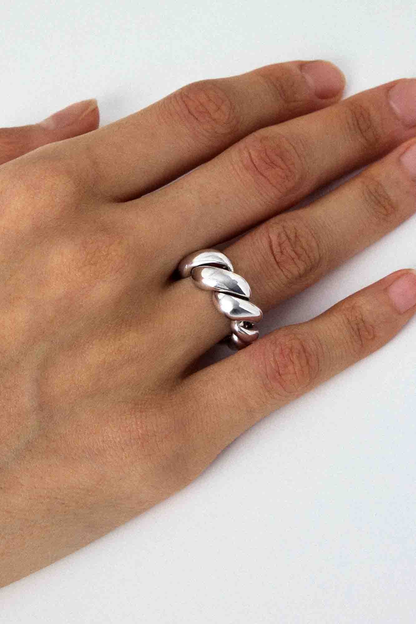 ROPE TWIST BOLD RING