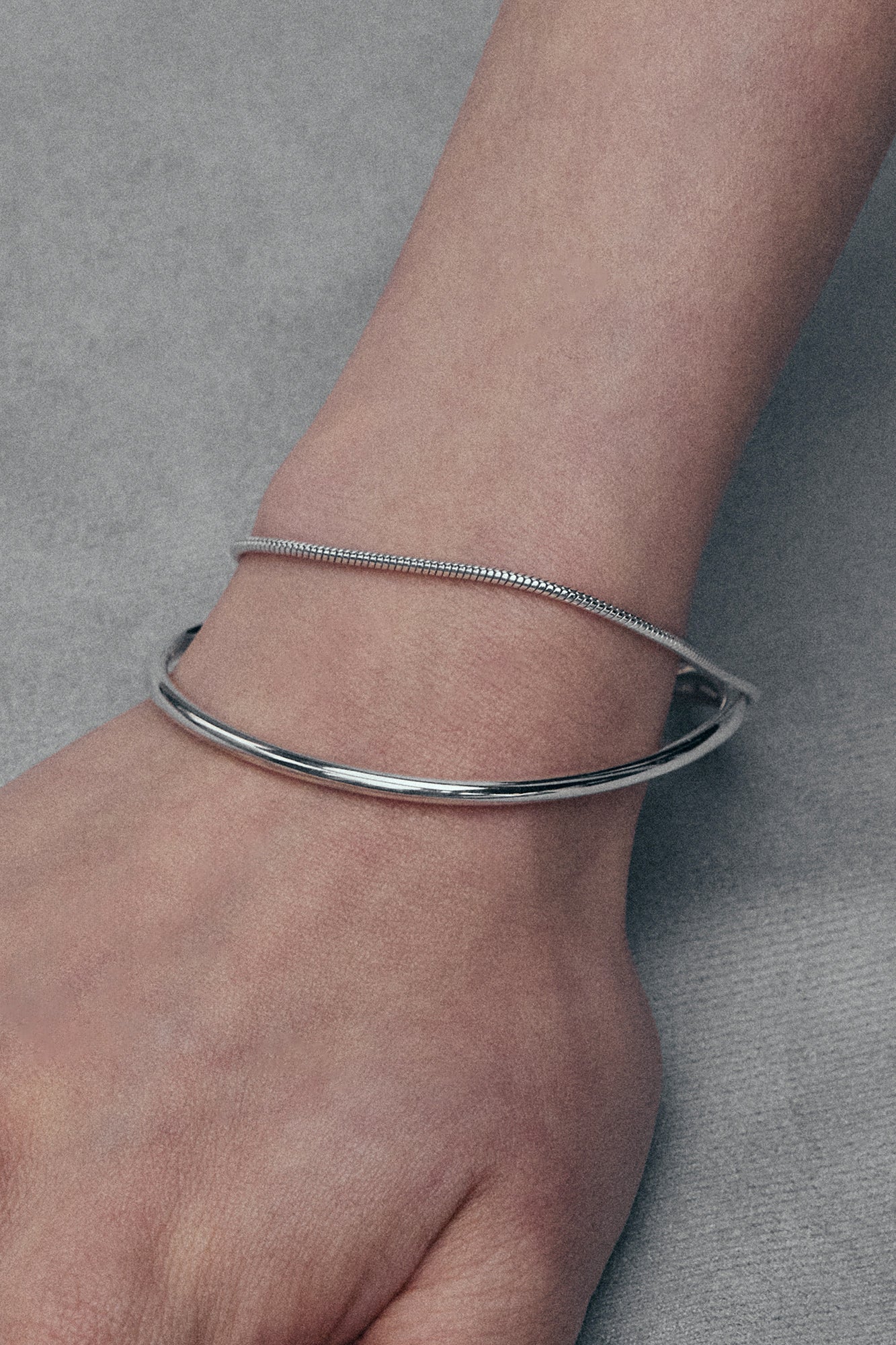 STRAPPY BRACELET IN SILVER