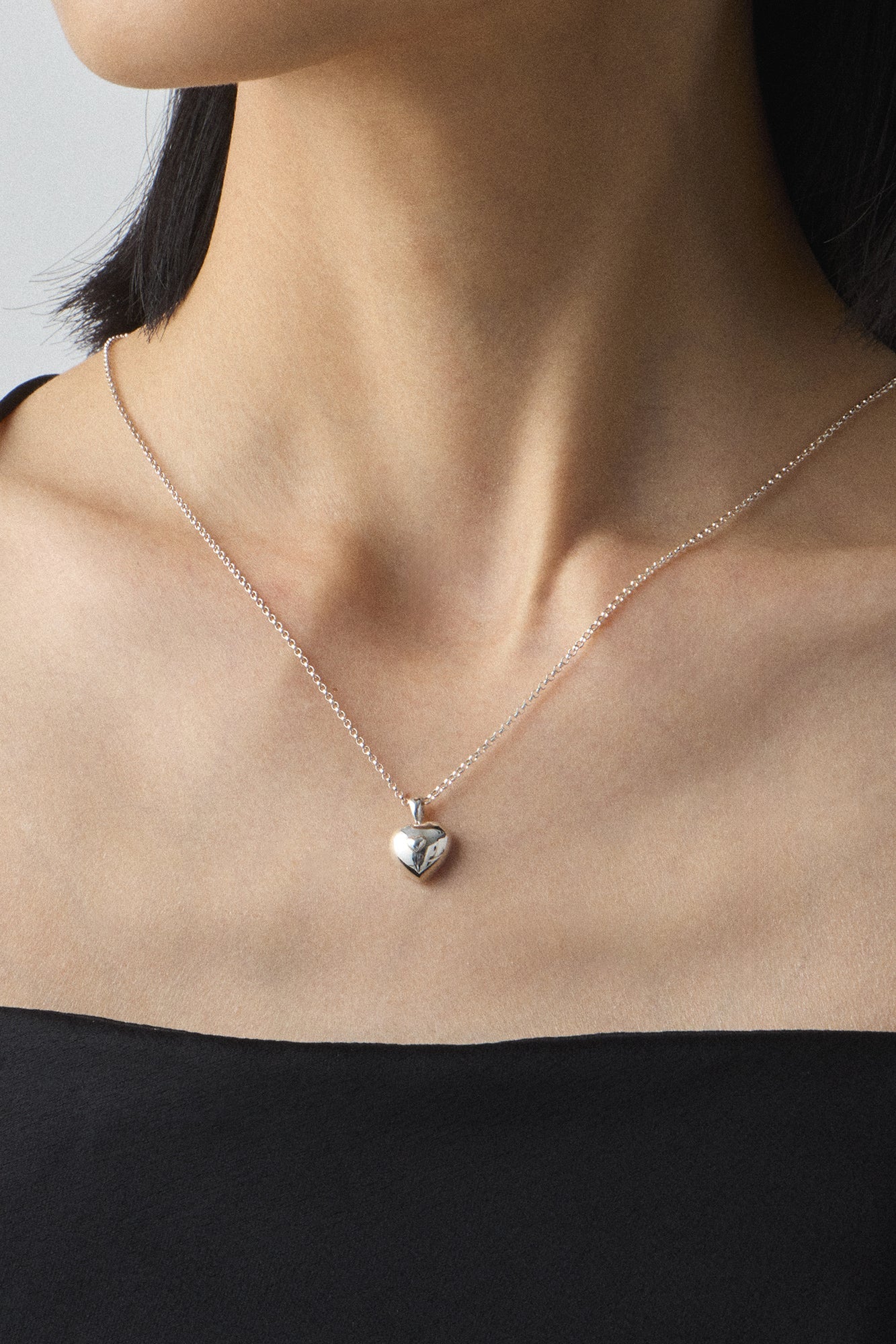 VERY VINTAGE SILVER HEART PENDANT NECKLACE