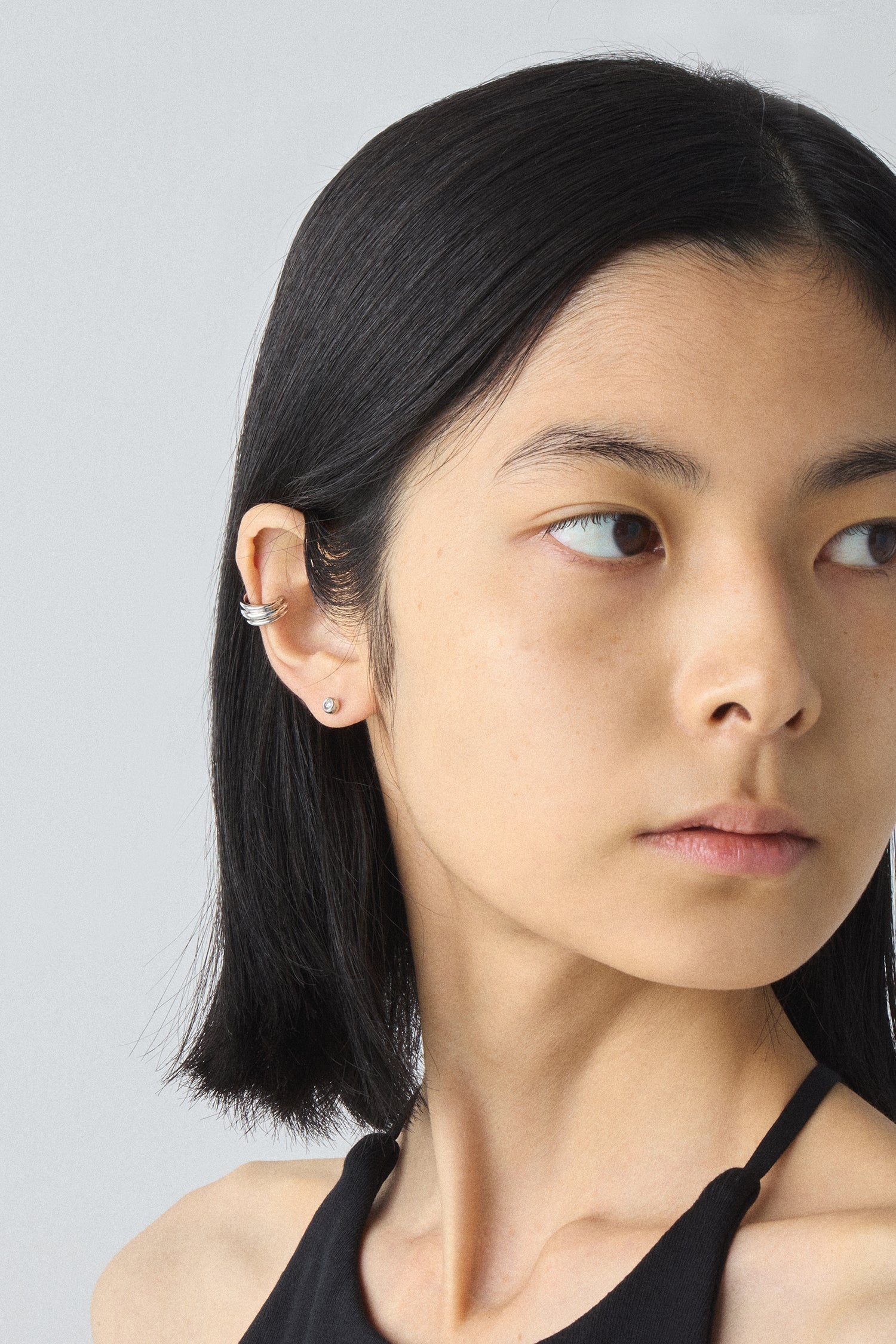 10K WHITE GOLD FLAT POTTERY VESSEL EAR CUFF