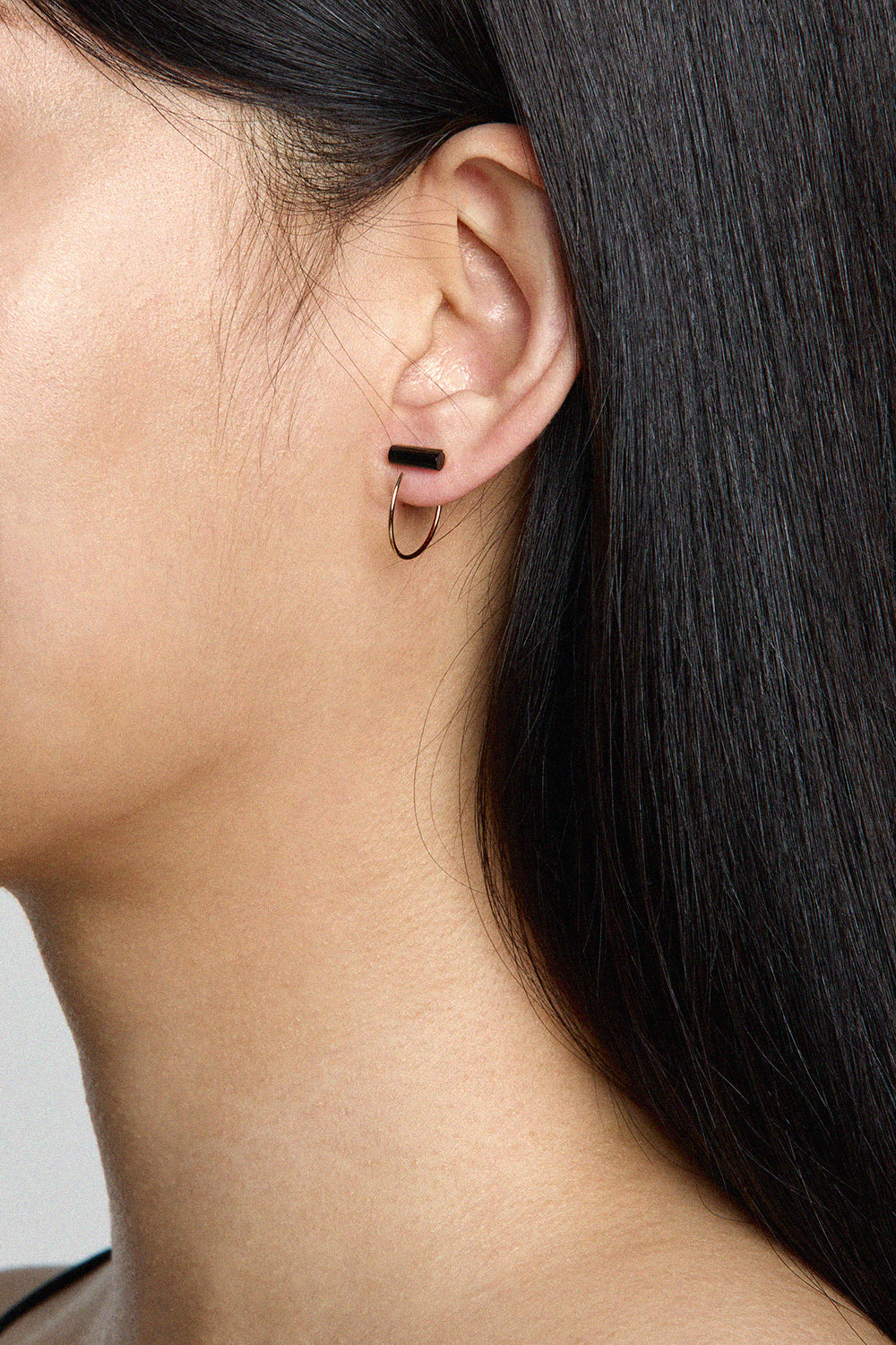 GOLD HOOP WITH ONYX S 2015