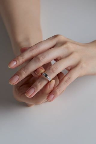 10K WHITE GOLD FLAT POTTERY VESSEL RING
