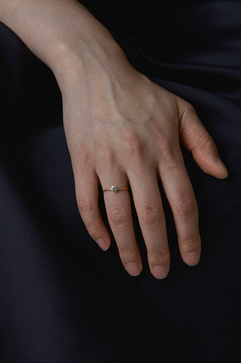 ルネサンス ウェービー メタリックグレー ダイヤモンドリング