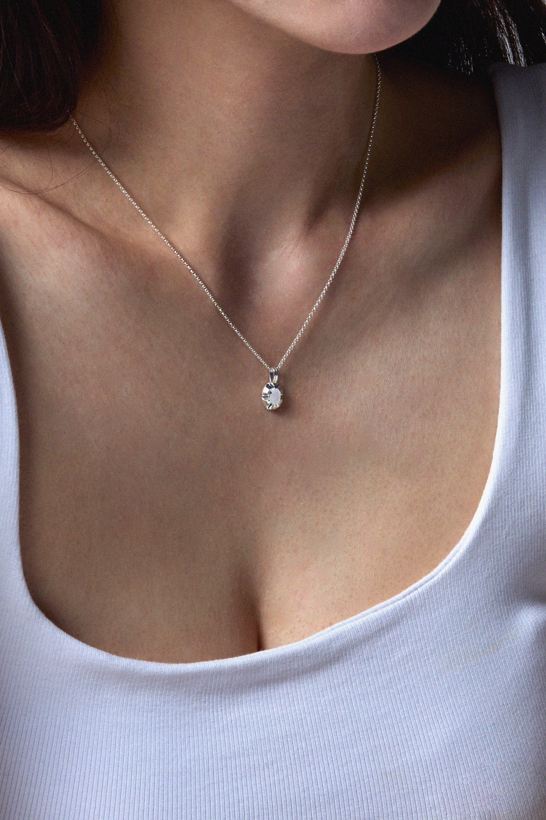 CLAW QUARTZ SILVER NECKLACE