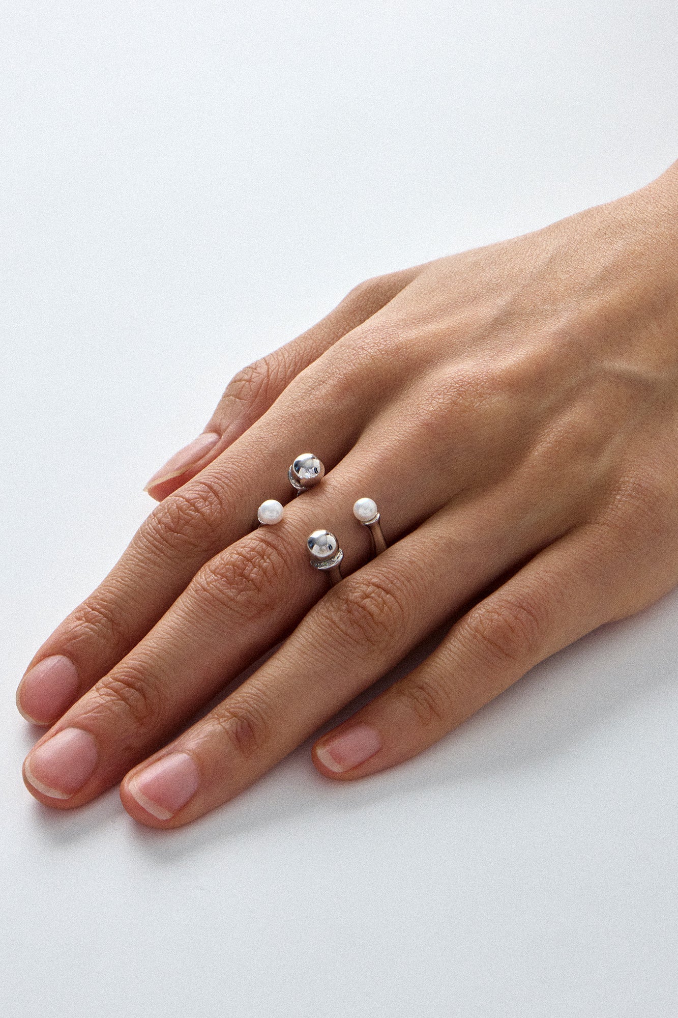 COLD WHITE AND SILVER QUADRUPLE OPEN RING