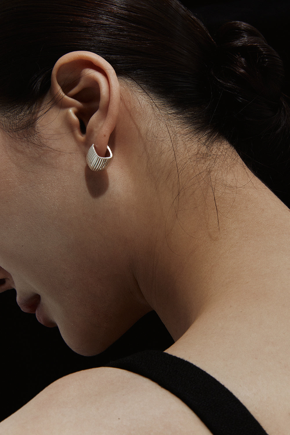 ESSENTIAL RIBBED SILHOUETTE EARRINGS