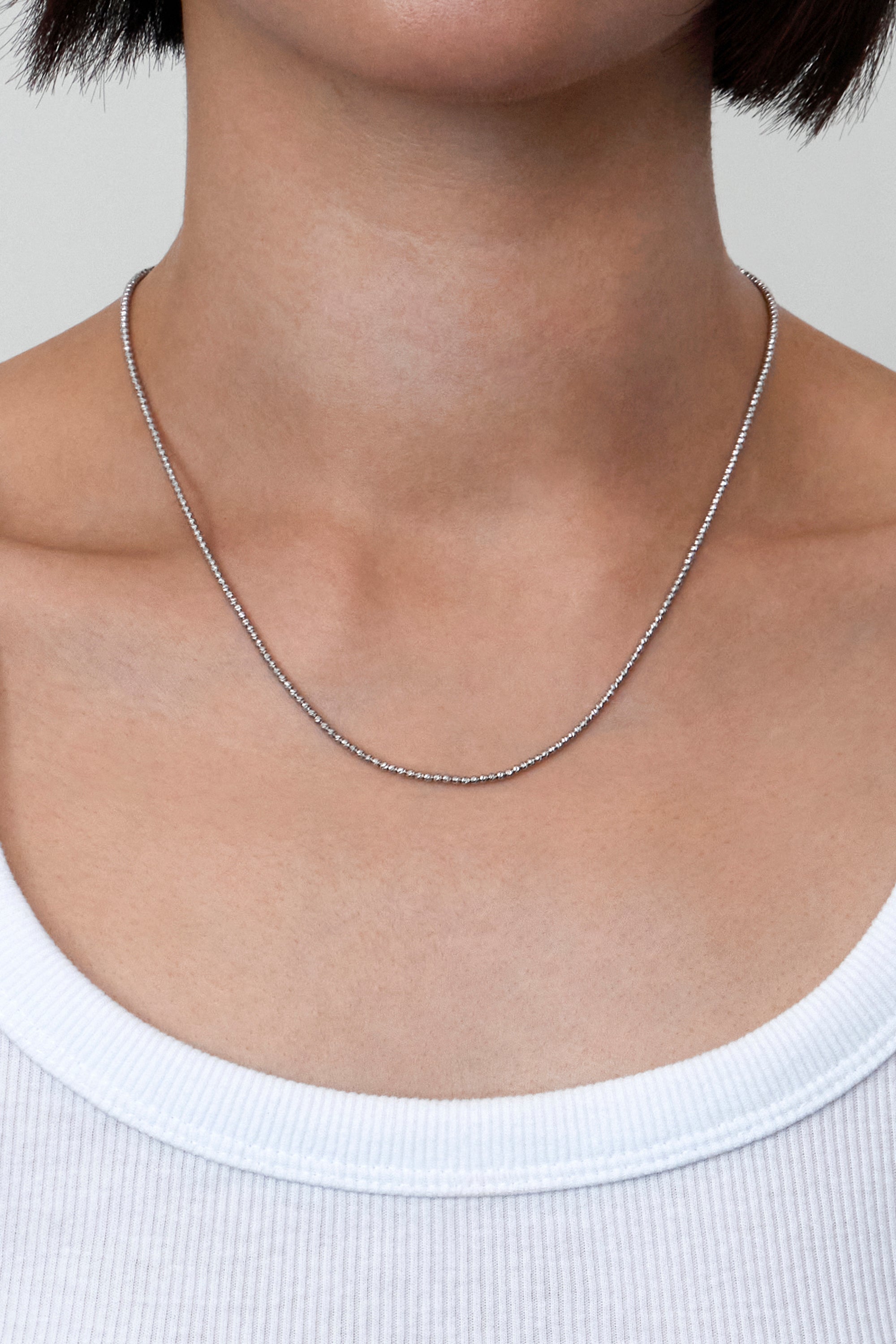 FACETED BALL CHAIN NECKLACE IN WHITE GOLD