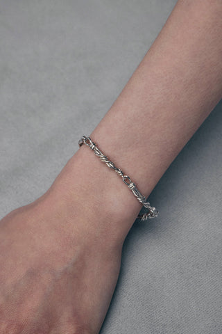 GORDIAN KNOT CHAIN BRACELET