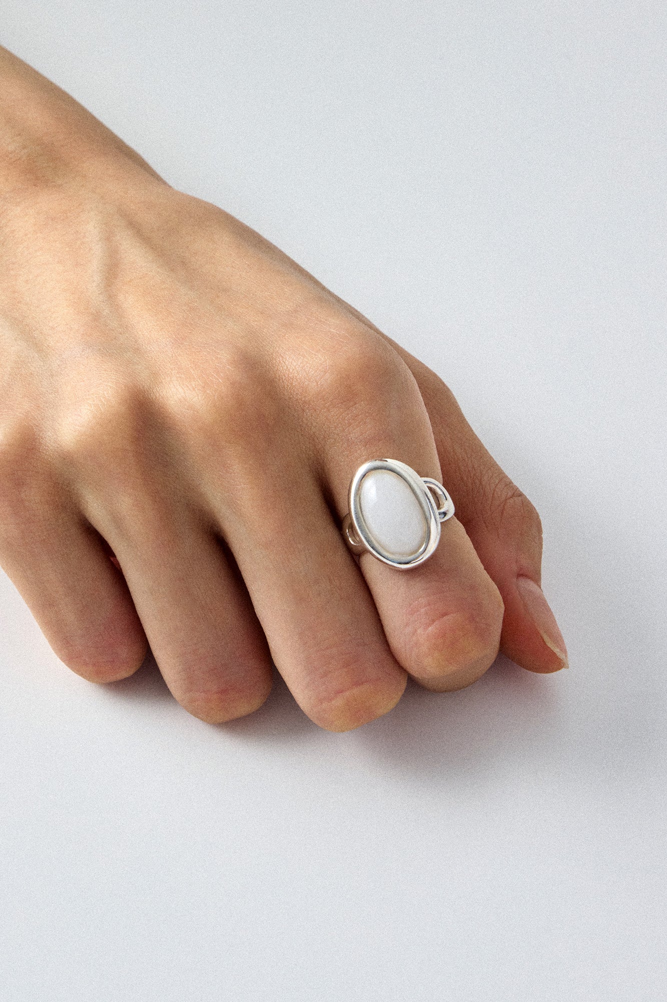 MOTHER'S WHITE QUARTZ RING