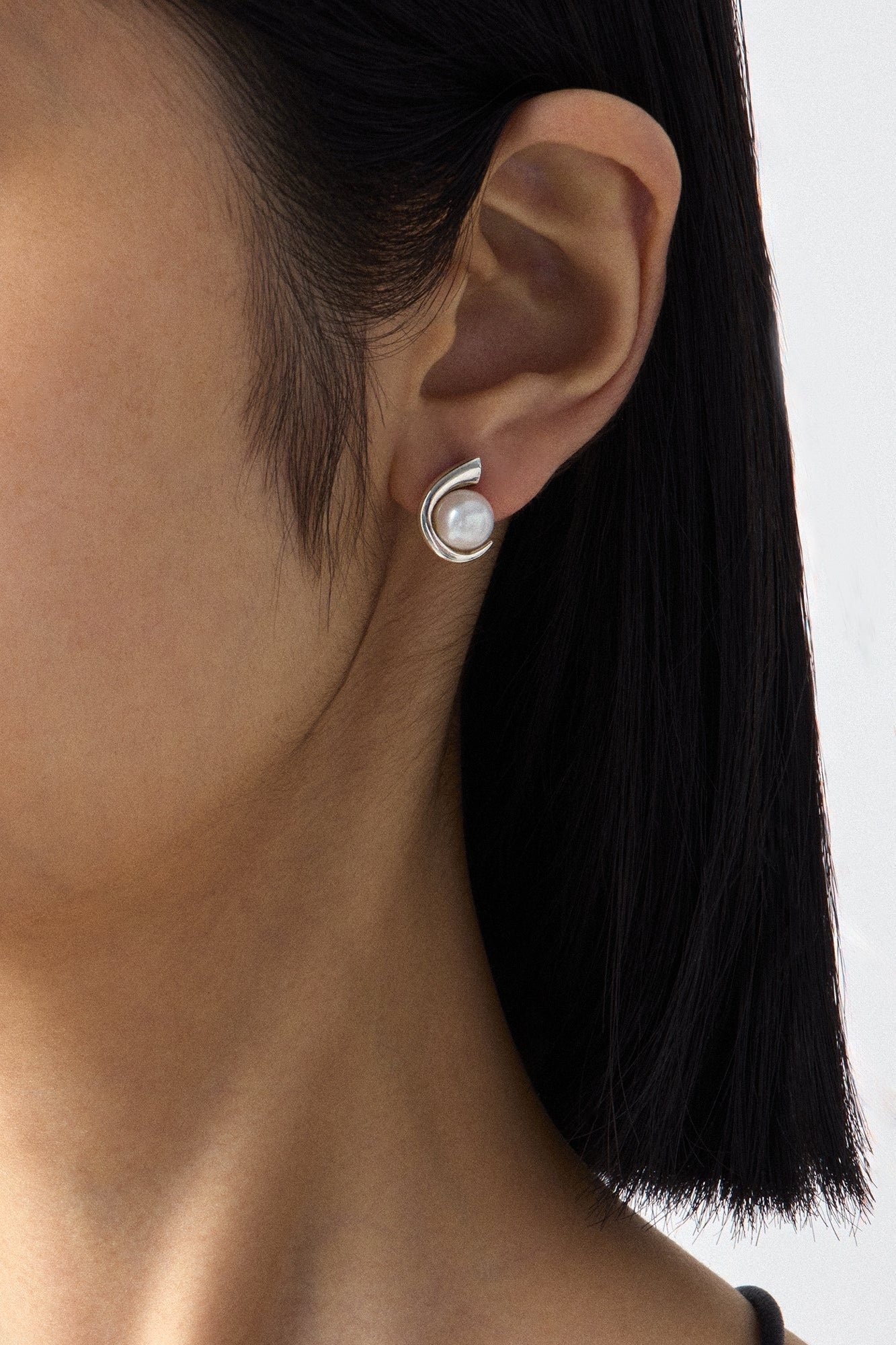 PERFECT SHAPED PEARL EARRINGS