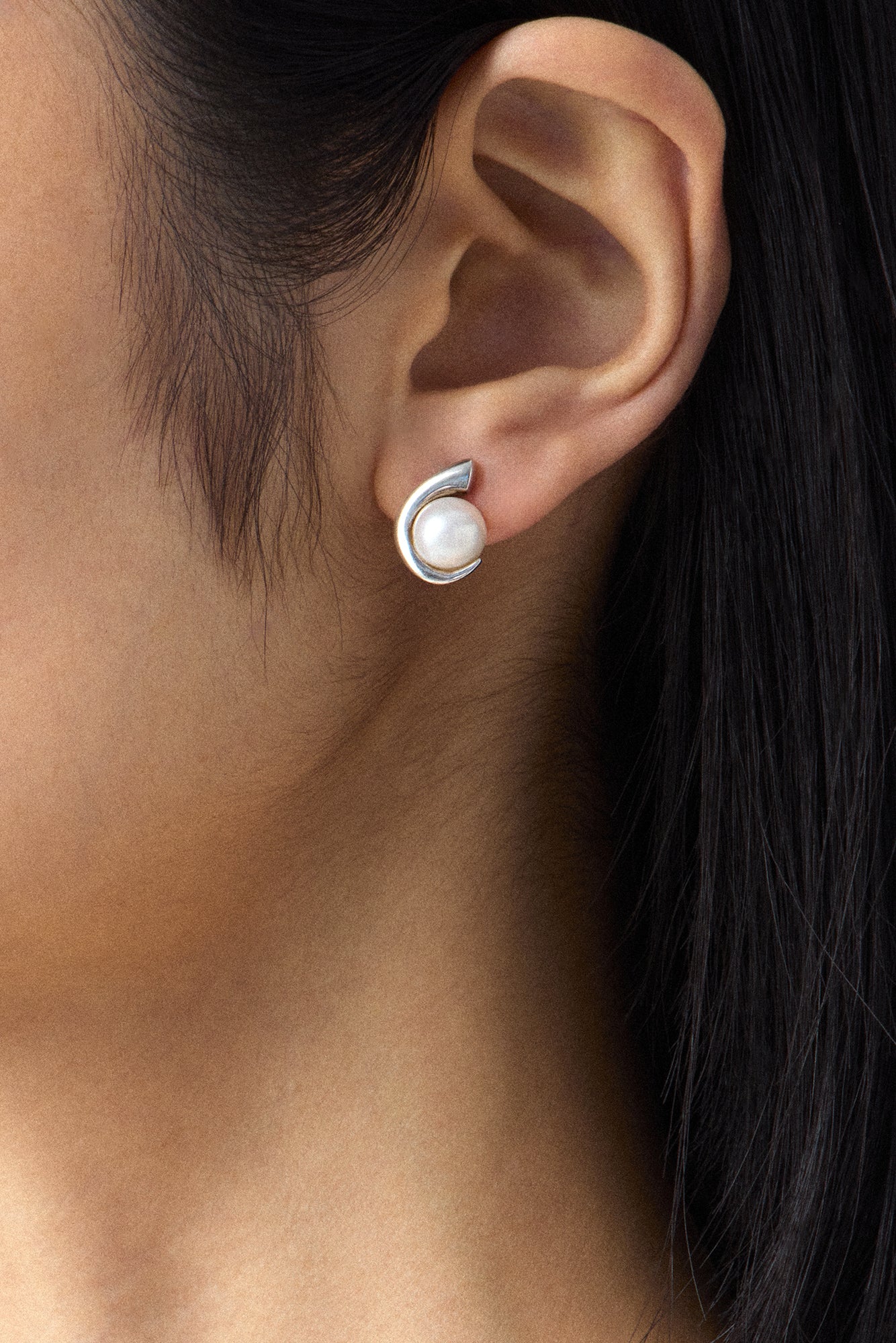 PERFECT SHAPED PEARL EARRINGS