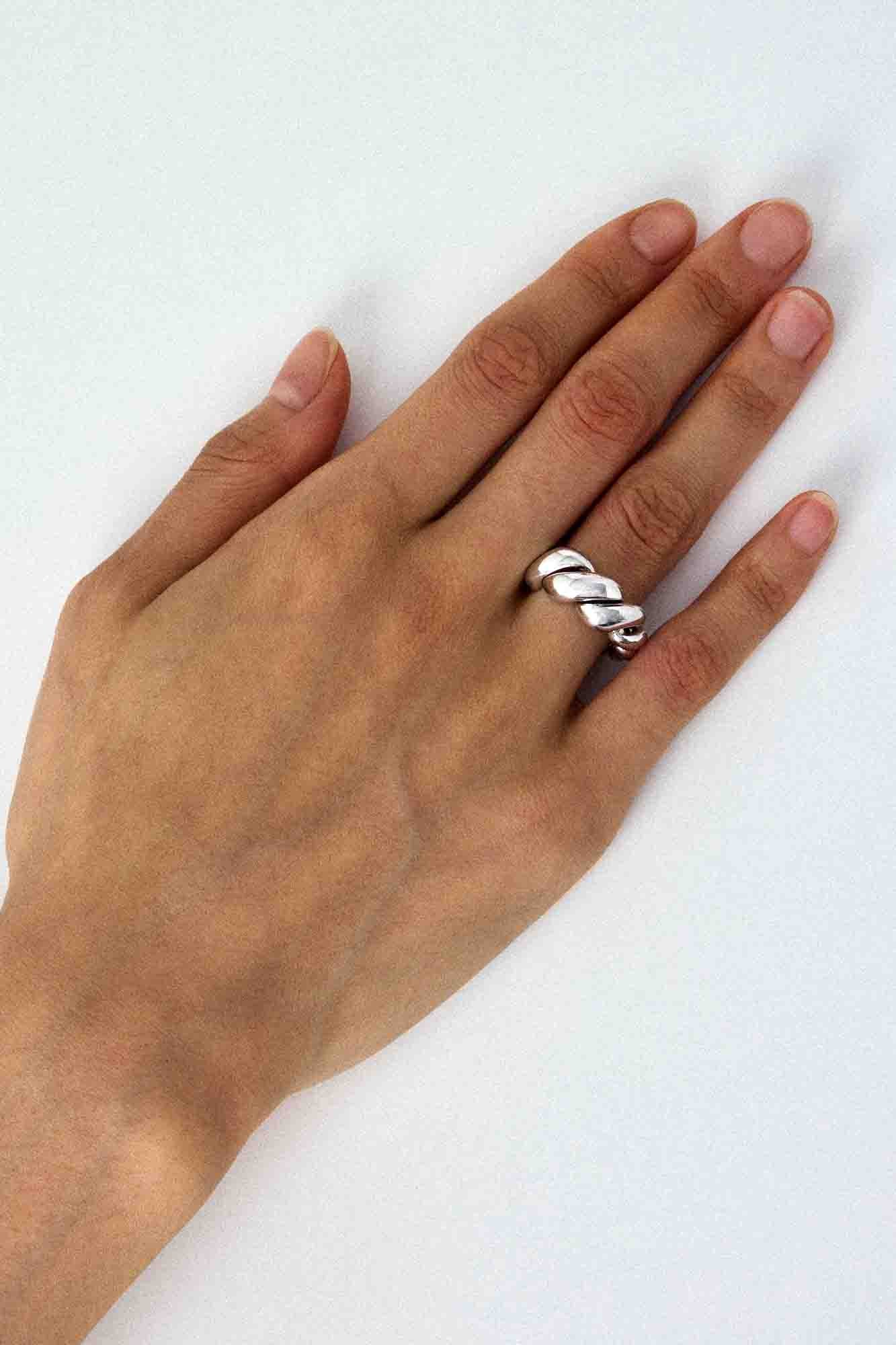 ROPE TWIST BOLD RING