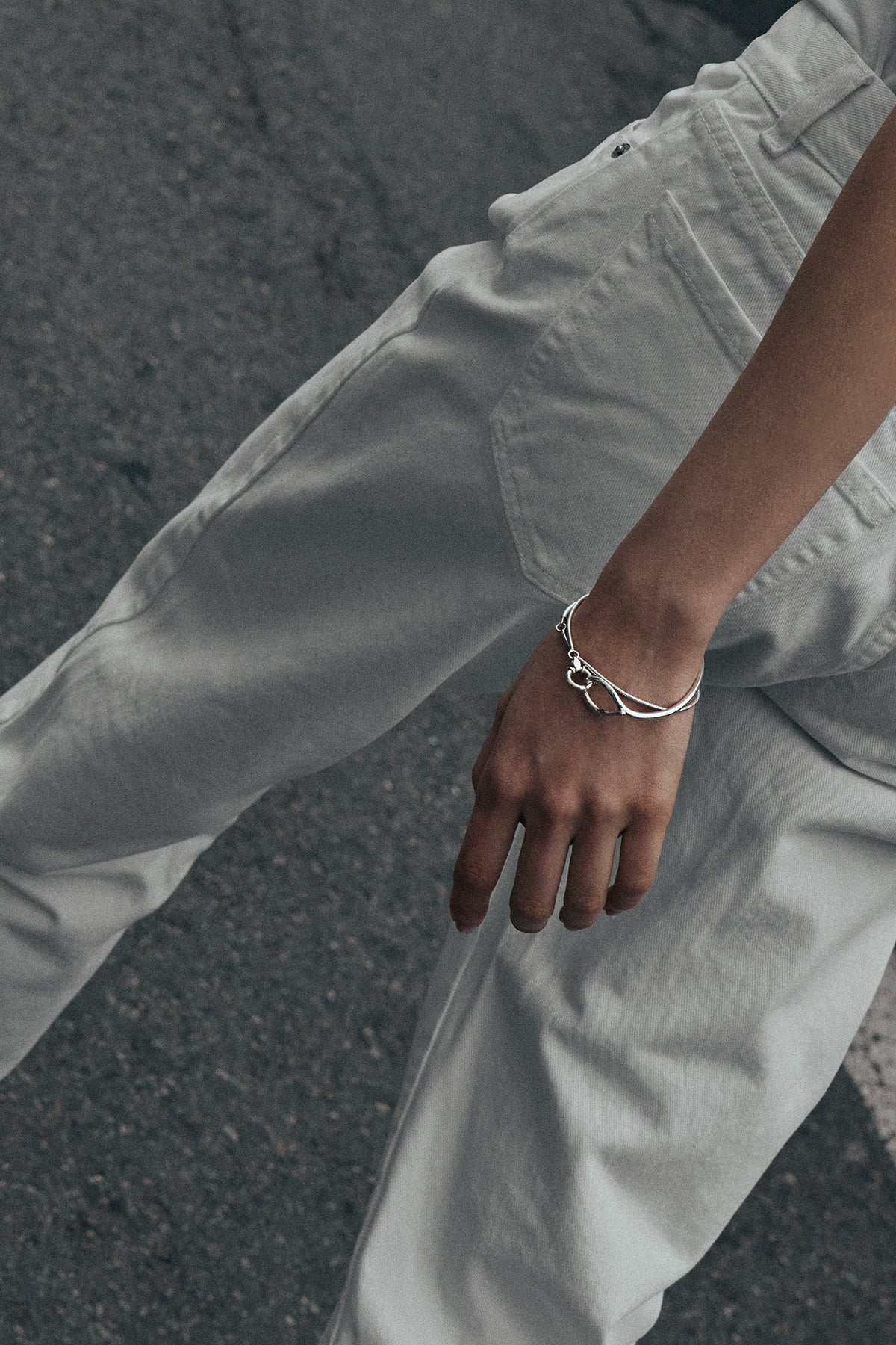STRAPPY BRACELET IN SILVER