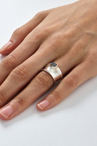 SENSUAL ORE RING