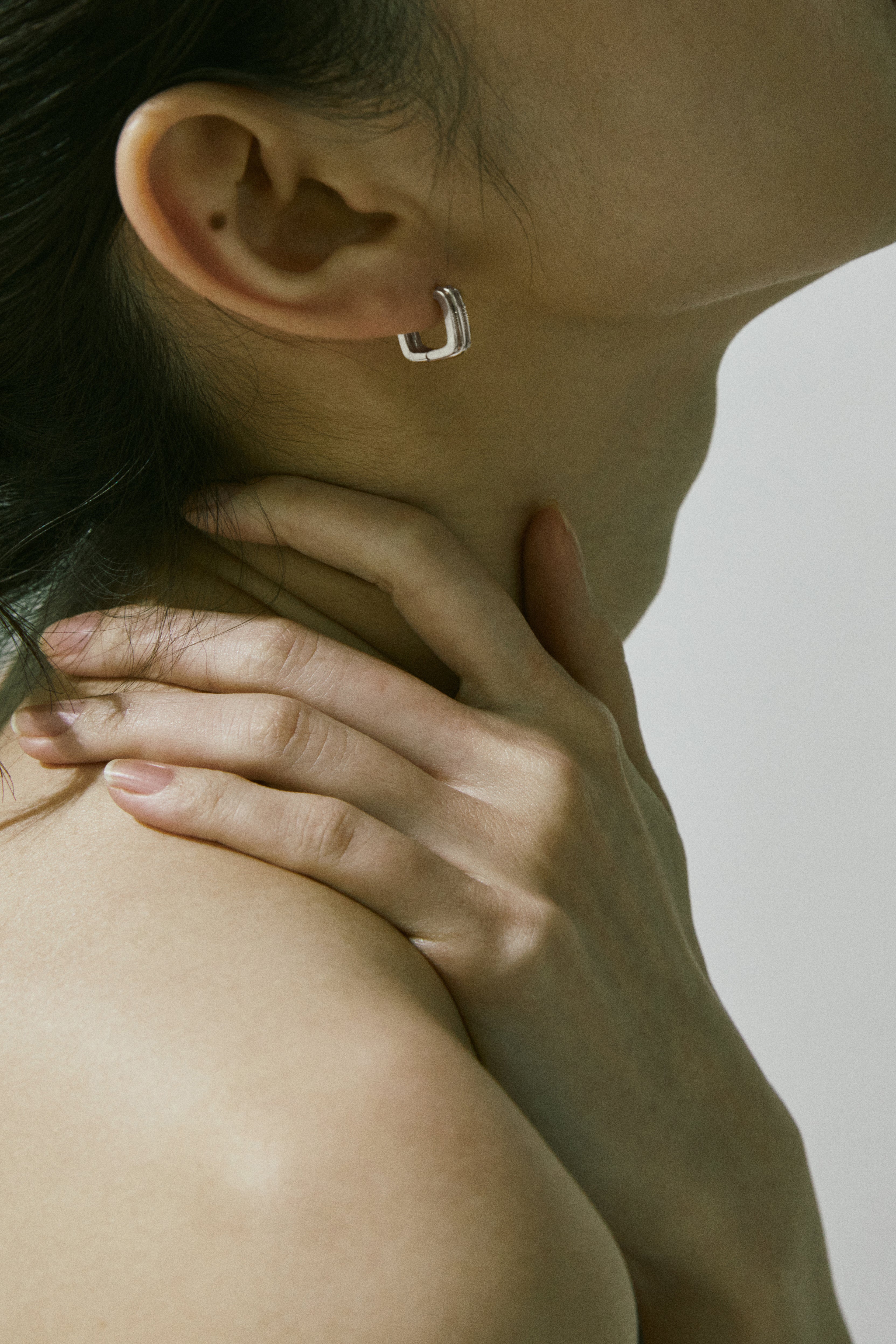 SQUARED POTTERY VESSEL ONE-TOUCH EARRINGS