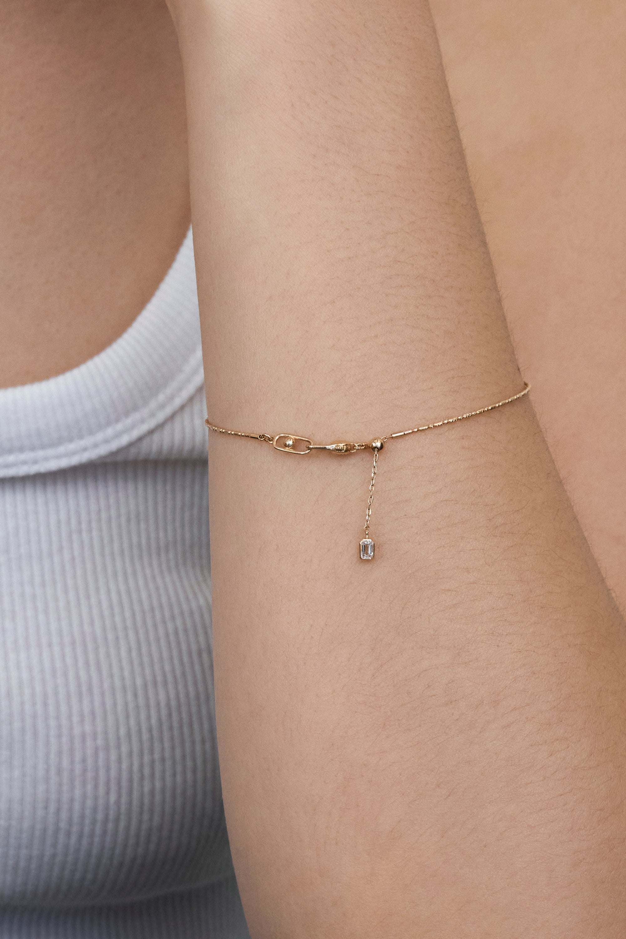 TITANIUM CORE OVAL LINK BRACELET IN GOLD
