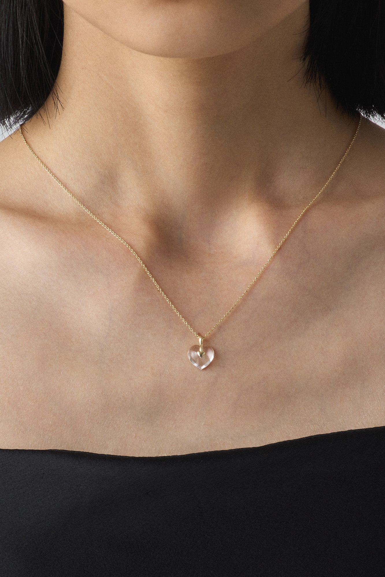 VERY VINTAGE COLORLESS GOLD HEART PENDANT NECKLACE