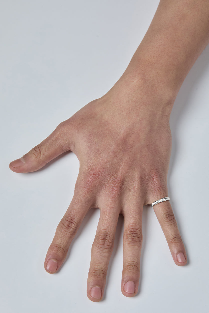 STERLING SILVER ESSENTIAL RIBBED SILHOUETTE RING