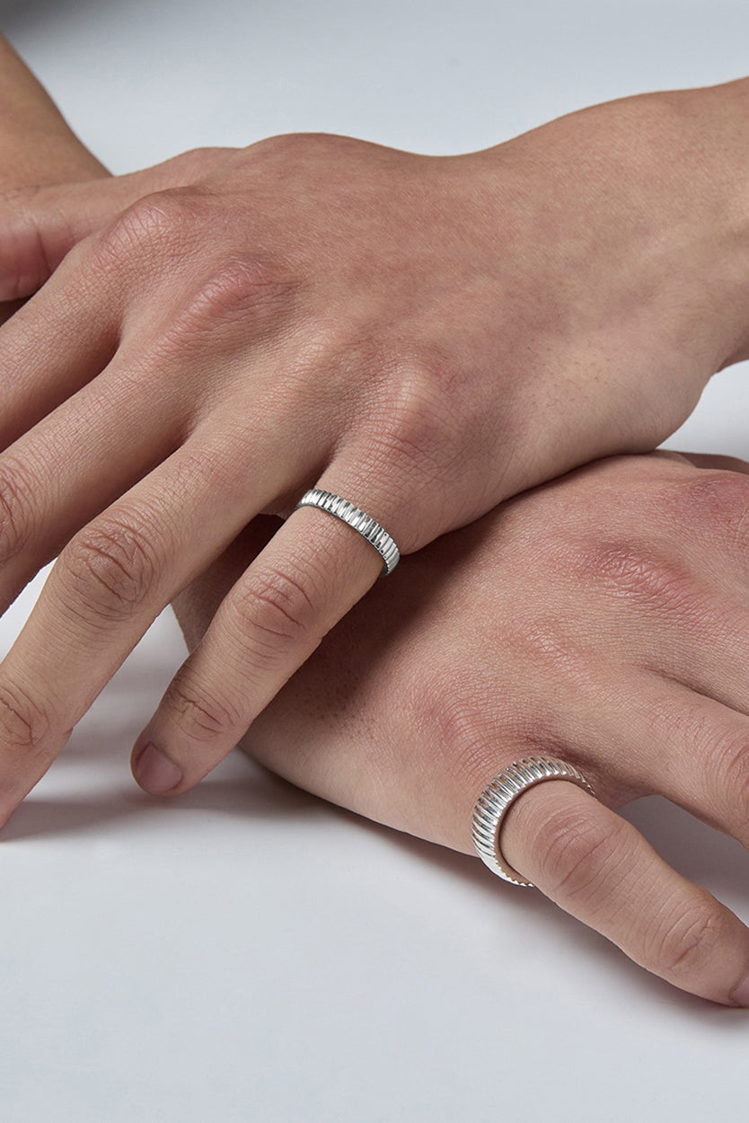 STERLING SILVER ESSENTIAL RIBBED SILHOUETTE RING